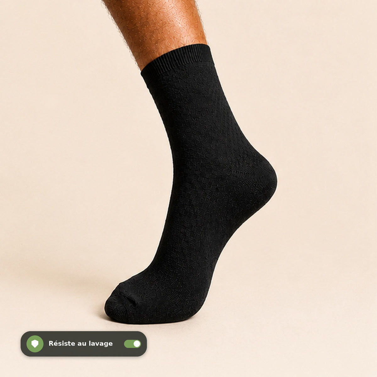 Chaussette BambStore en bambou noire portée, vue de profil